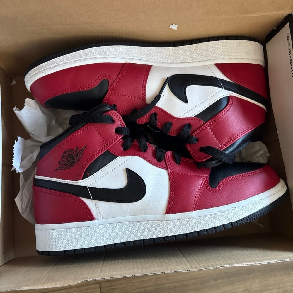 Air Jordan 1 Chicago Mid 6Y